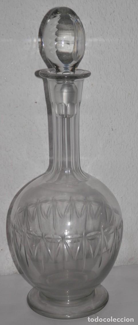 Antig&uuml;edades: BOTELLA VINTAGE EN CRISTAL TALLADO