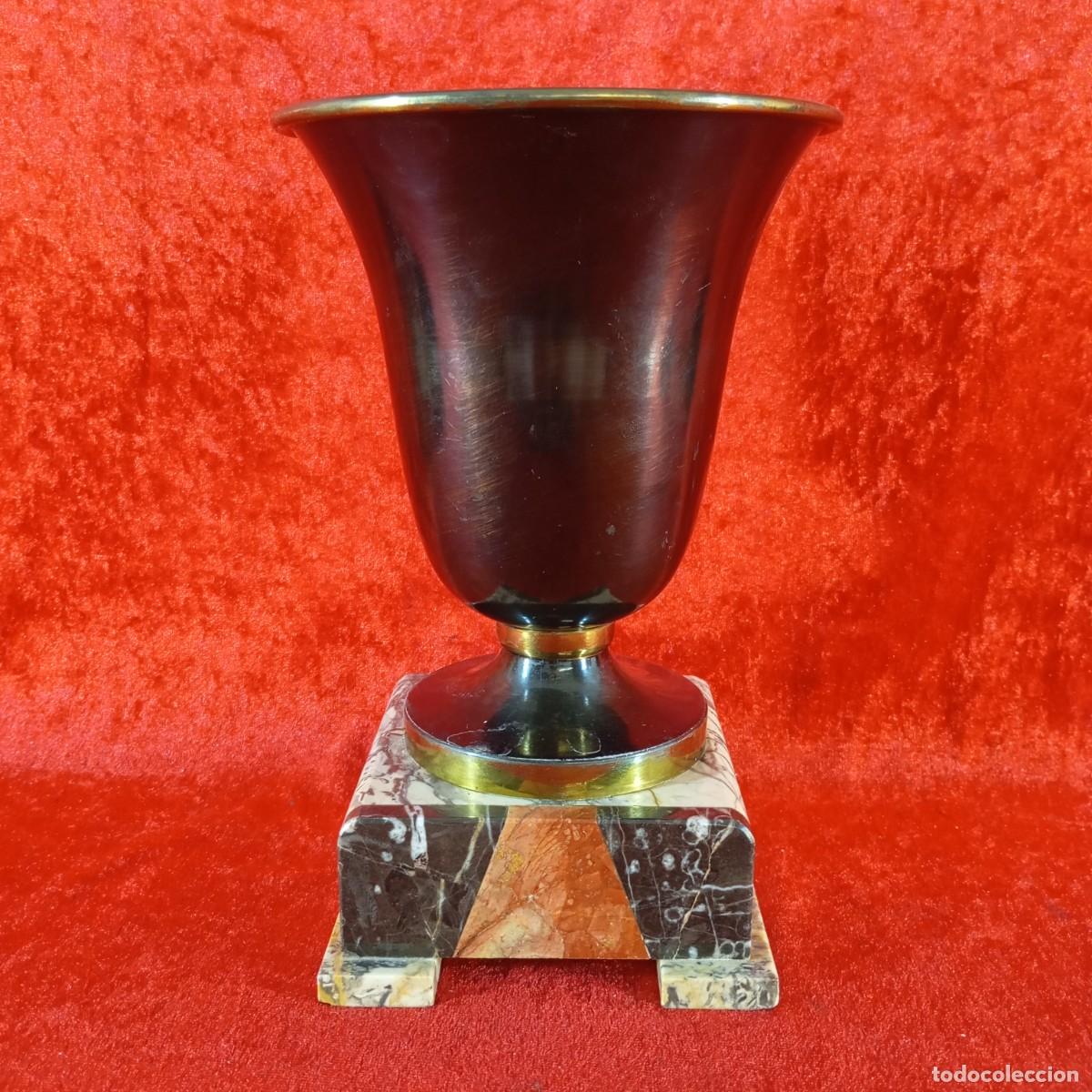 Antig&uuml;edades: ANTIGUO JARR&Oacute;N DECORATIVO - FABRICADO EN METAL Y M&Aacute;RMOL - D&Eacute;CADA DE 1930'S - 21 CM DE ALTO