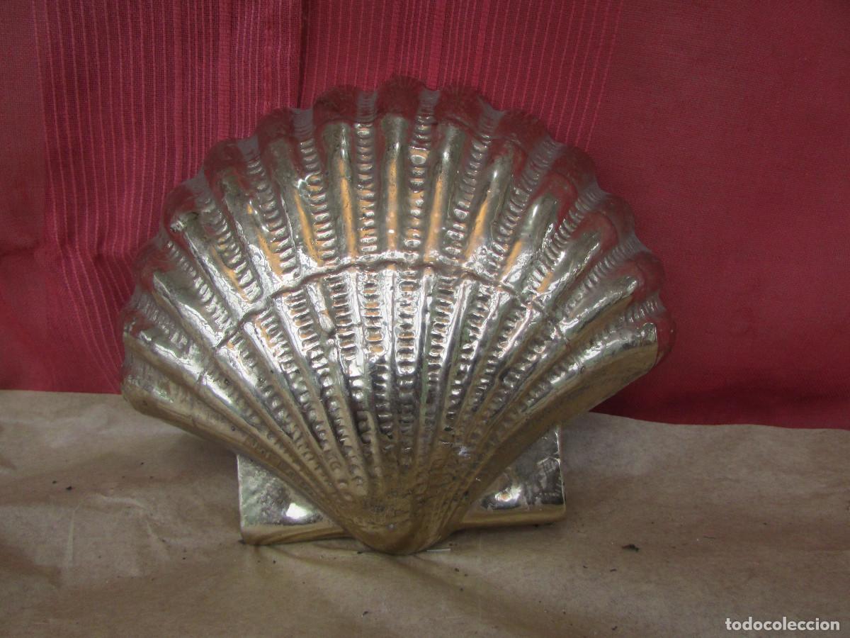 Antiquit&auml;ten: Concha de bronce. Forma de vieira. Camino de Santiago, pared , 1 kg
