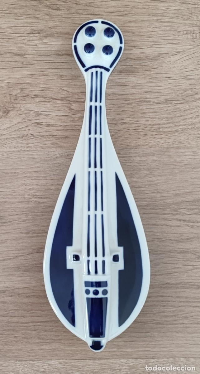 Antig&uuml;edades: Viola Periforme SARGADELOS, bonito instrumento de Porcelana Gallega