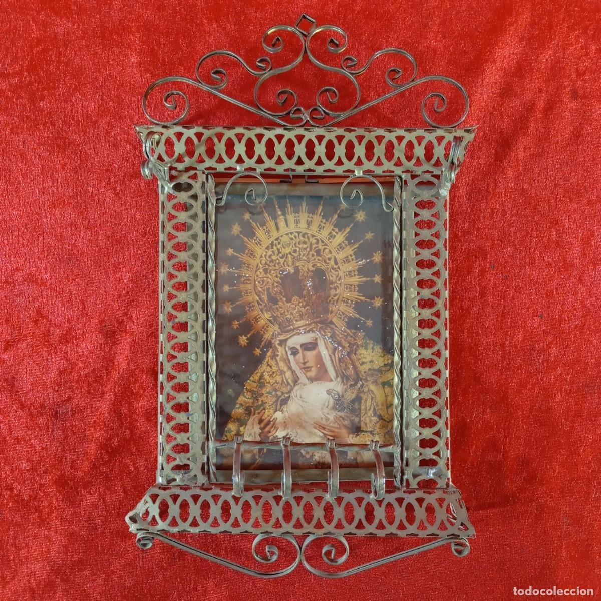 Antig&uuml;edades: ANTIGUO CUADRO DEVOCIONAL - ESTAMPA DE LA MACARENA - METAL FORJADO - SIGLO XX - 18,5 X 31,5 CM