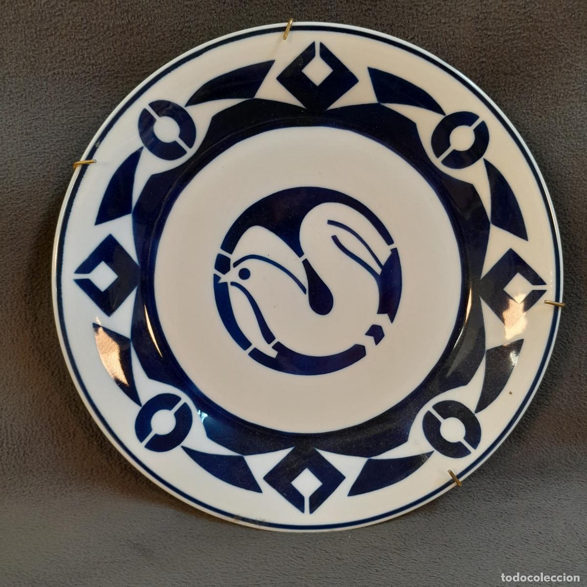 Antig&uuml;edades: PLATO DE CER&Aacute;MICA SARGADELOS CON DECORACI&Oacute;N GEOM&Eacute;TRICA Y ZOOM&Oacute;RFICA. SIGLO XX.