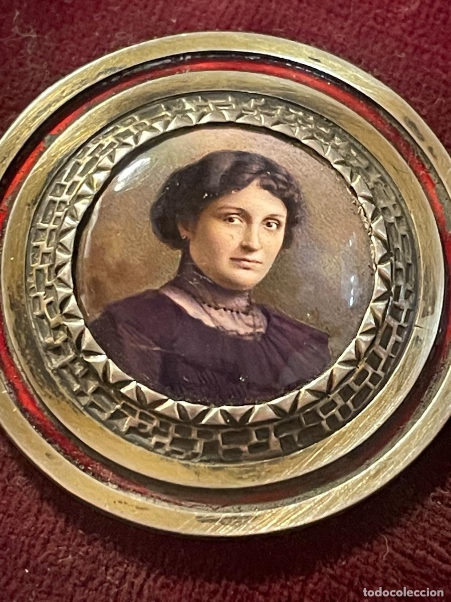 Antig&uuml;edades: ANTIGUA NINIATURA DE ESMALTES , PERSONAJE FEMENINO , PLATA , TELA, Y BRONCE - S. XIX - ESTADO EL QUE