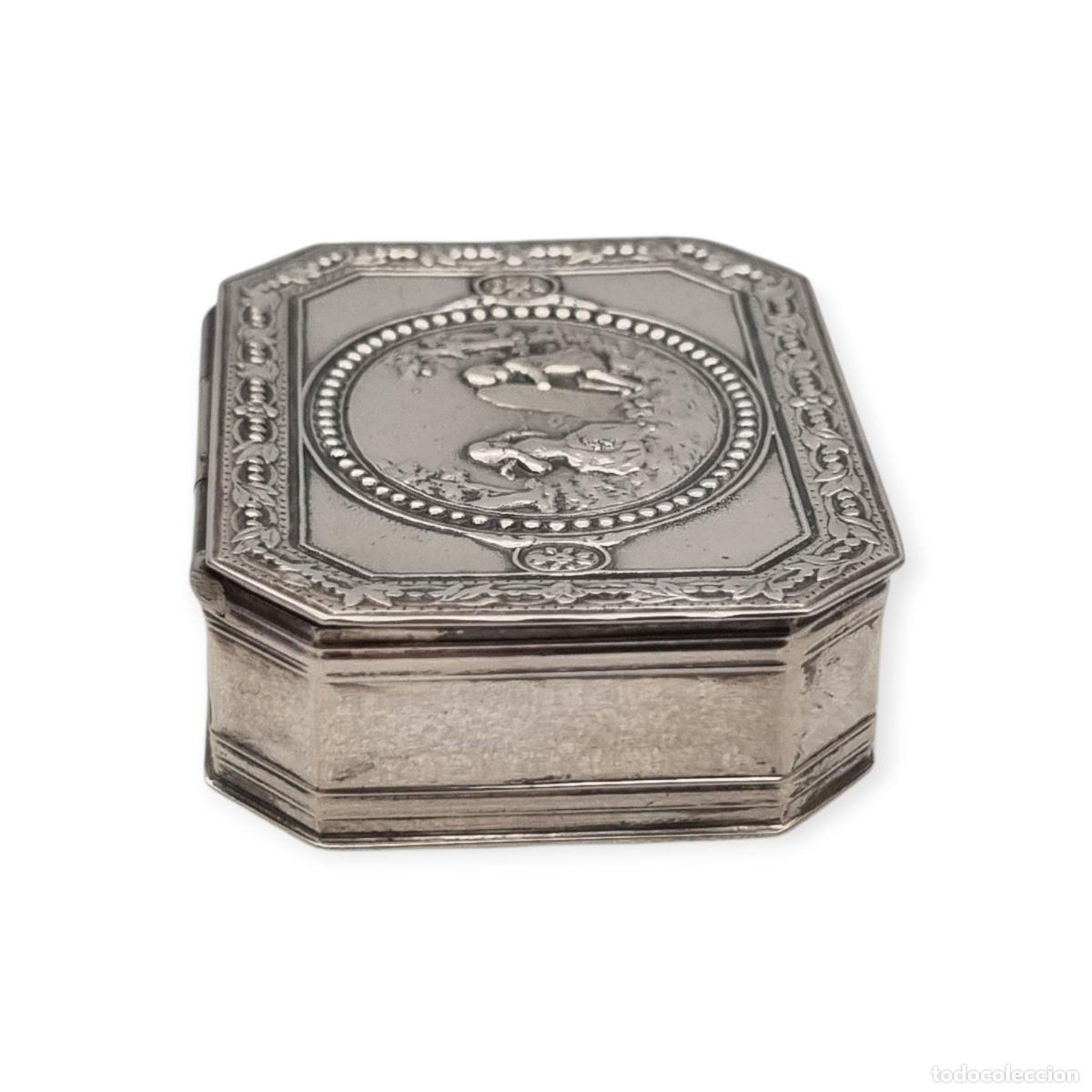 Antig&uuml;edades: Caja antigua de plata T&eacute;tard Fr&egrave;res, Par&iacute;s, neorrococ&oacute; con escena galante, ca. 1903&ndash;1930