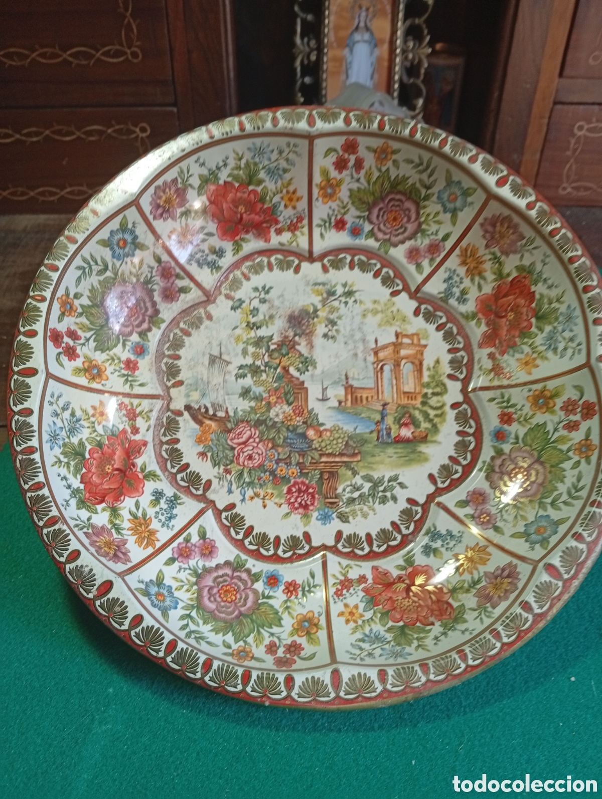 Antig&uuml;edades: Pllato met&aacute;lico estampacion oriental