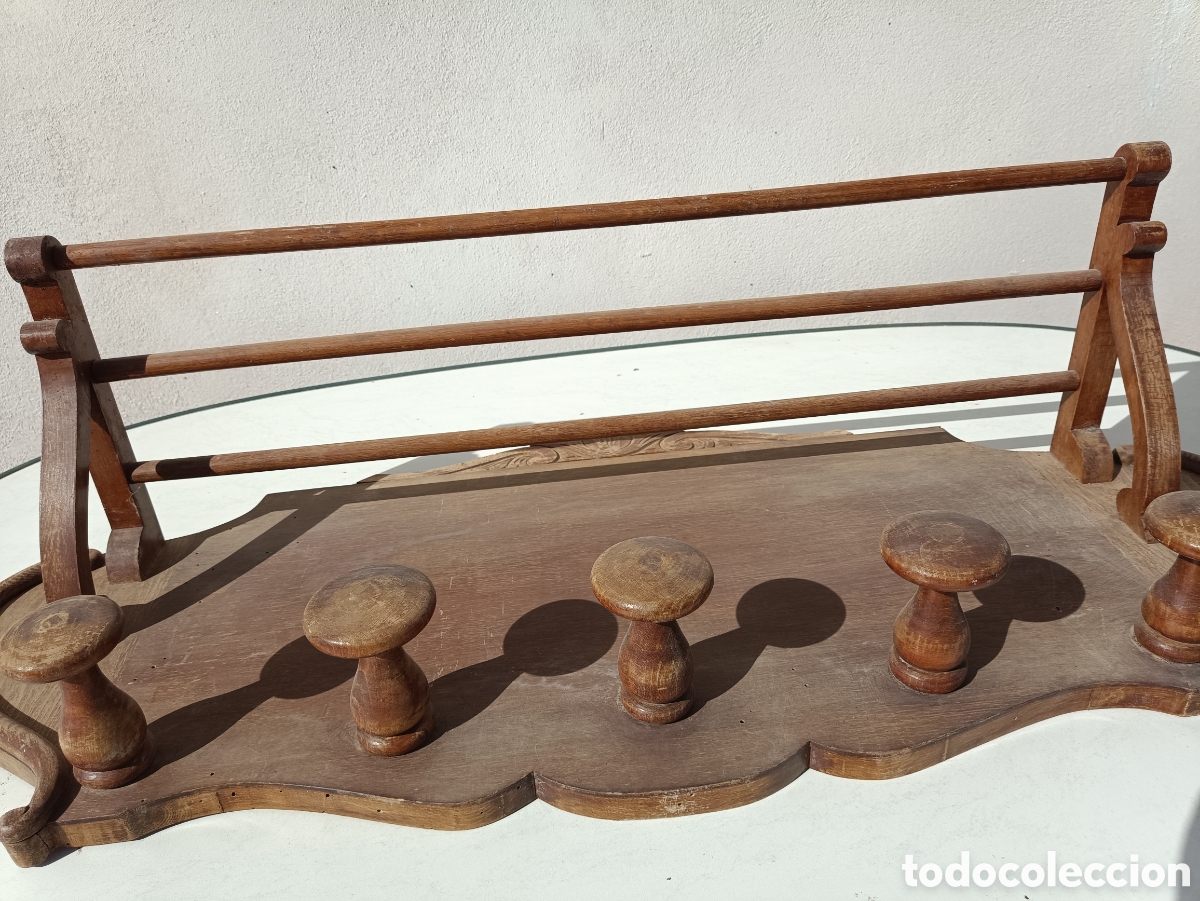 Antiquit&auml;ten: Antiguo perchero de pared de madera con repisa y pomos torneados (Para restaurar