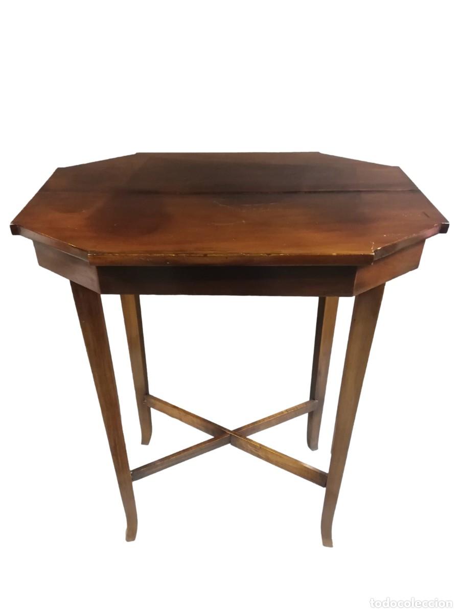 Antig&uuml;edades: MESA AUXILIAR OCTOGONAL DE CAOBA - Foto 1