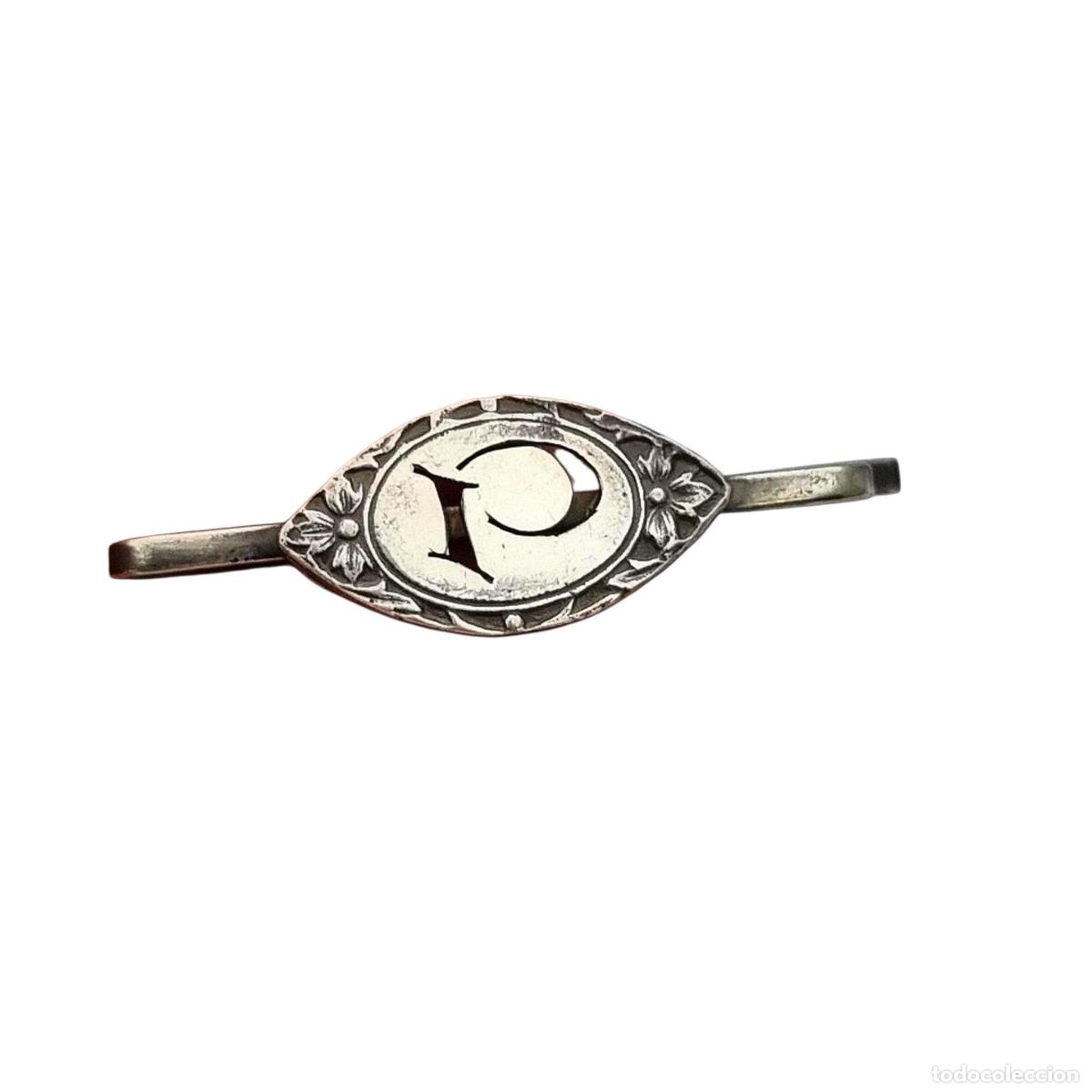 Antig&uuml;edades: Pasador de corbata antiguo Art Nouveau franc&eacute;s con frente de plata e inicial P, ca. 1910