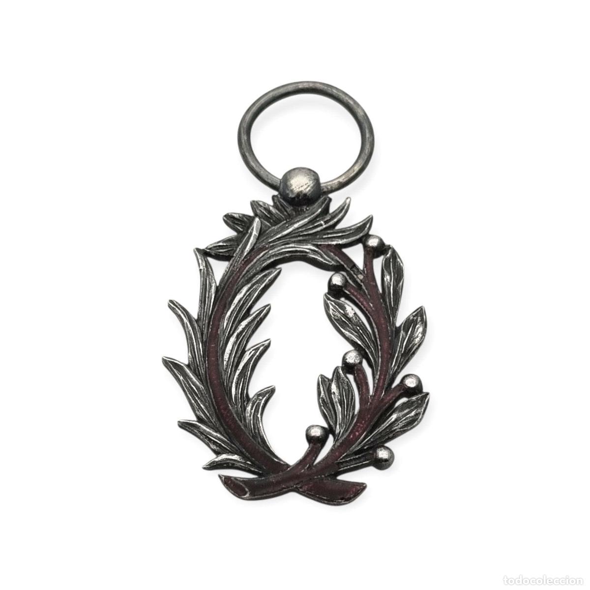 Antig&uuml;edades: Medalla Palmas Acad&eacute;micas de estilo neocl&aacute;sico ornamental, plata y esmalte violeta, Francia, modelo