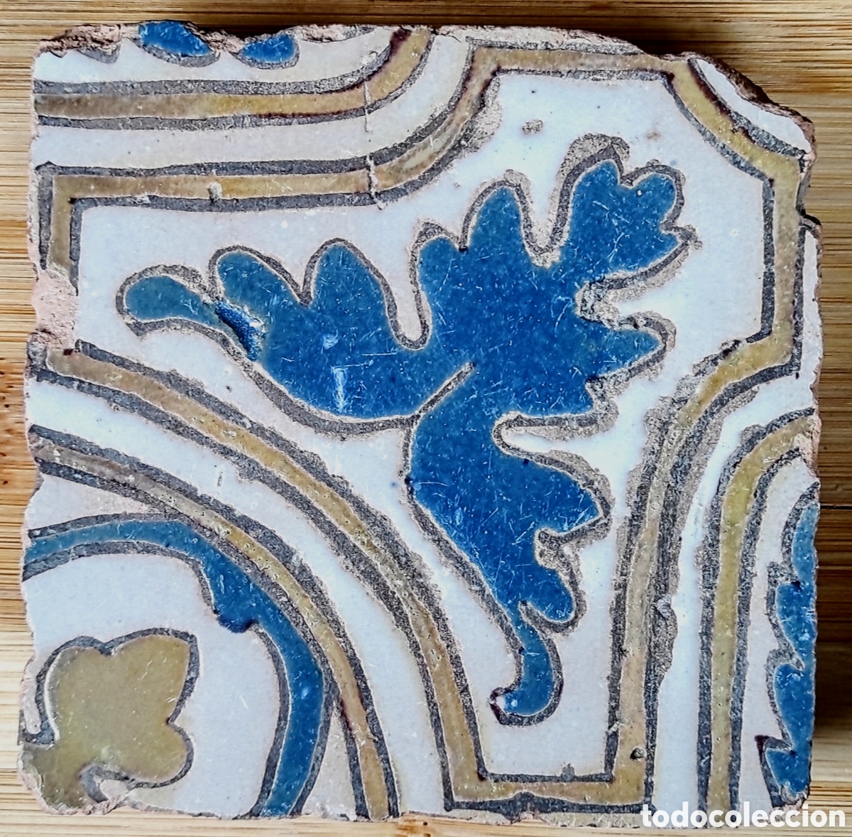 Antig&uuml;edades: Azulejo de Triana (Sevilla) del siglo XV. Cuerda seca