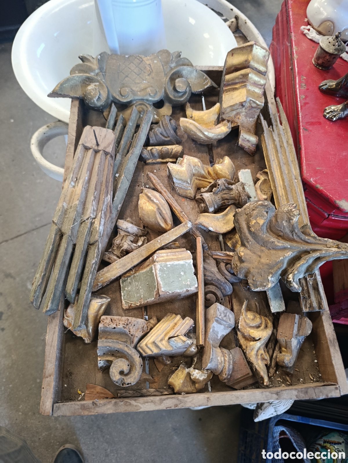 Antig&uuml;edades: Lote de 20 fracmentos madera de retablos.
