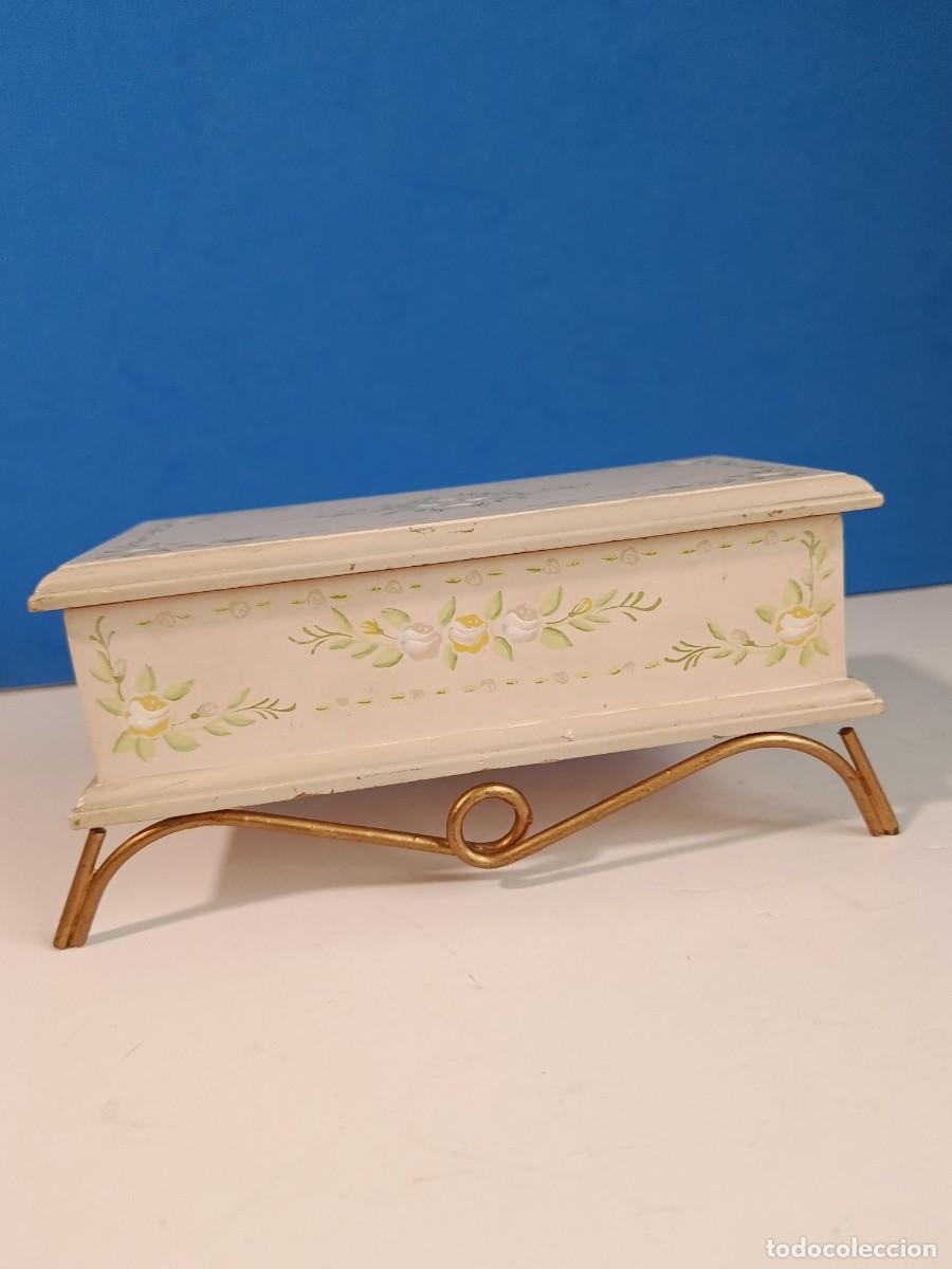 Antig&uuml;edades: CAJA JOERO DE MADERA Y METAL. VINTAGE