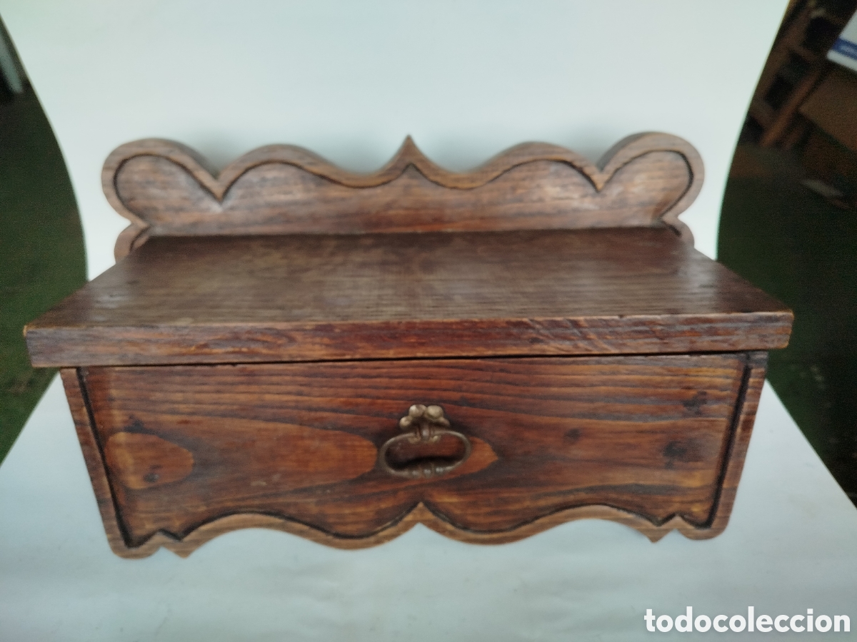 Antig&uuml;edades: ANTIGUA BALDA CON CAJ&Oacute;N DE MADERA DE CASTA&Ntilde;O.