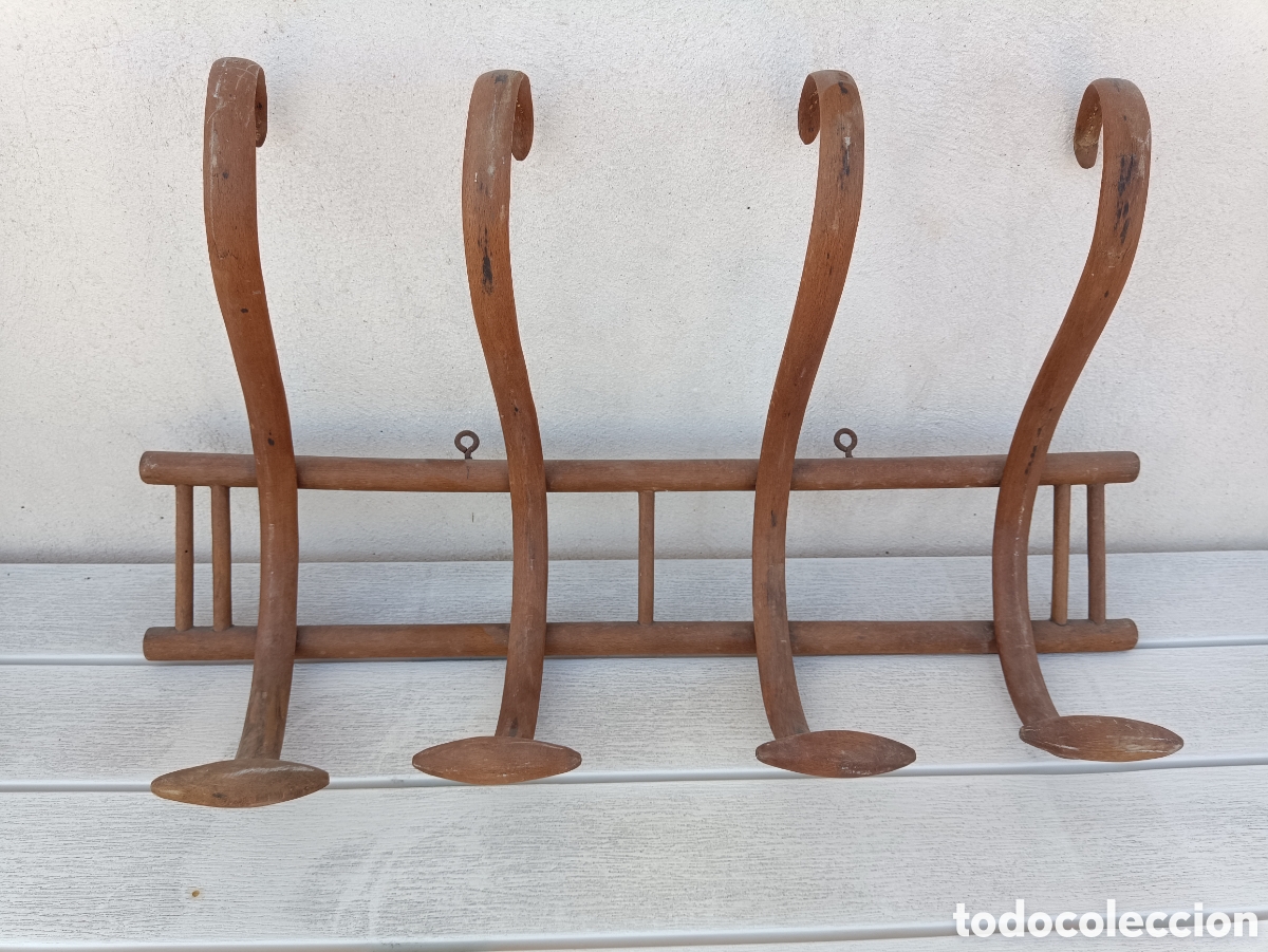 Antig&uuml;edades: Antiguo perchero de pared de madera curvada. 4 colgadores. Vintage / Retro.
