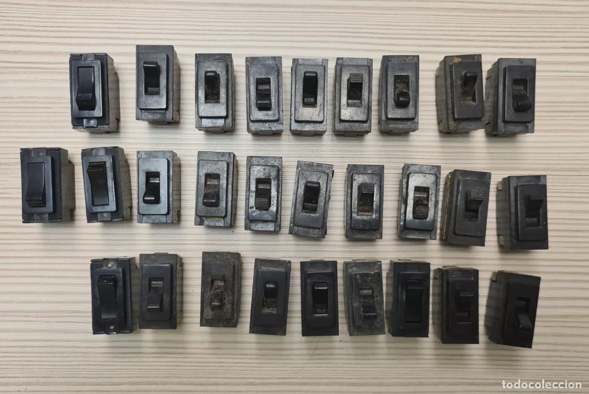 Antig&uuml;edades: Lote de 28 interruptores antiguos Niessen negros