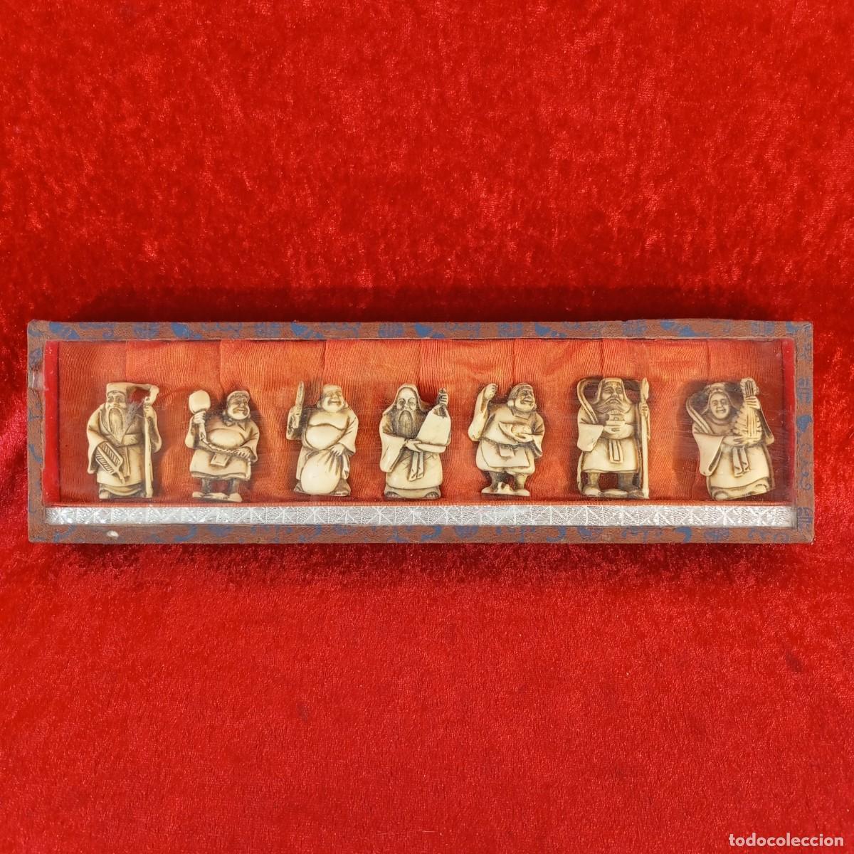 Antig&uuml;edades: FIGURITAS VINTAGE - SIETE DIOSES DE LA FORTUNA - MARFIL TALLADO A MANO - SIGLO XX - CAJA ORIGINAL