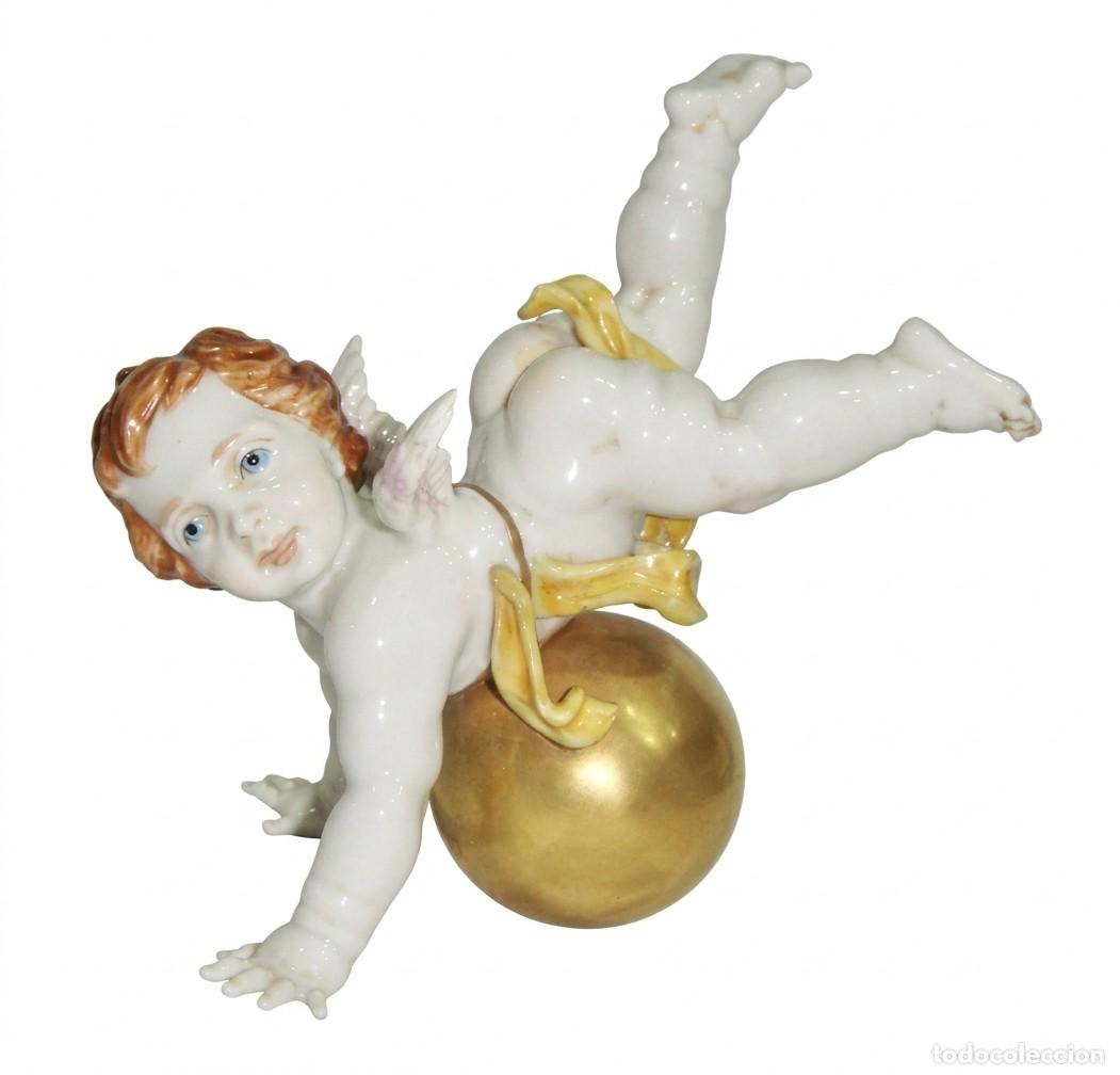 Antiques: &Aacute;ngel Infantil sobre Esfera Dorada &middot; Porcelana Algora &middot; ca. 1960&ndash;1980