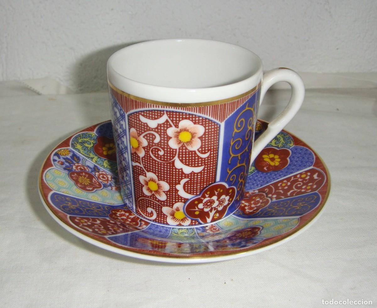 Antig&uuml;edades: Taza de Caf&eacute; con Plato &middot; Porcelana Imari Collection &middot; Motivos de Abanico y Flor de Ciruelo