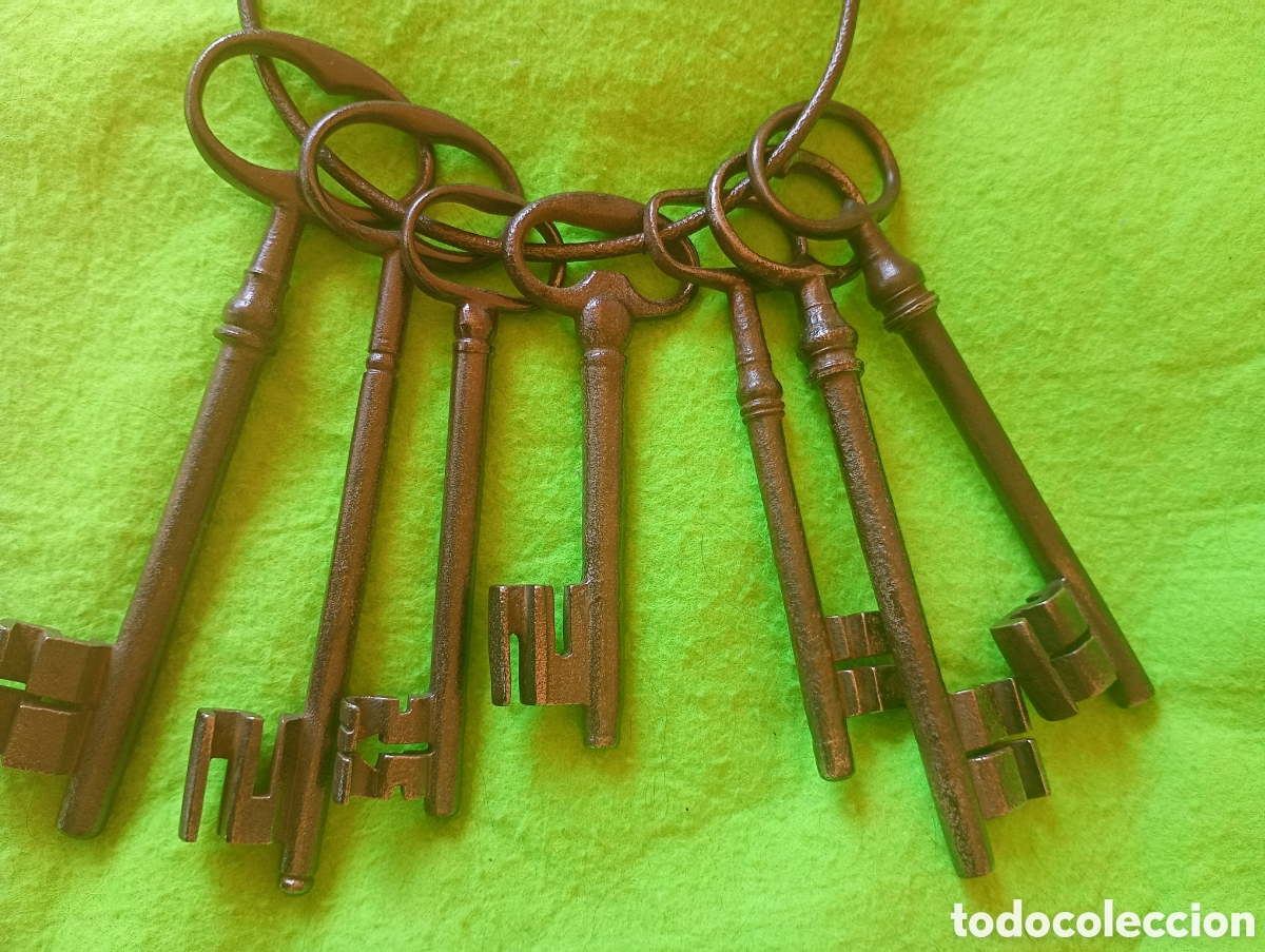 Antig&uuml;edades: 7 llaves antiguas de forja. - Foto 2