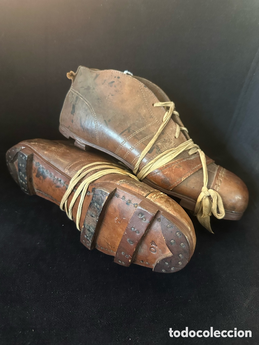 Antig&uuml;edades: Antiguas Botas de F&uacute;tbol Vintage de Cuero (A&ntilde;os 20 - 30) - Pieza de Colecci&oacute;n / Museo