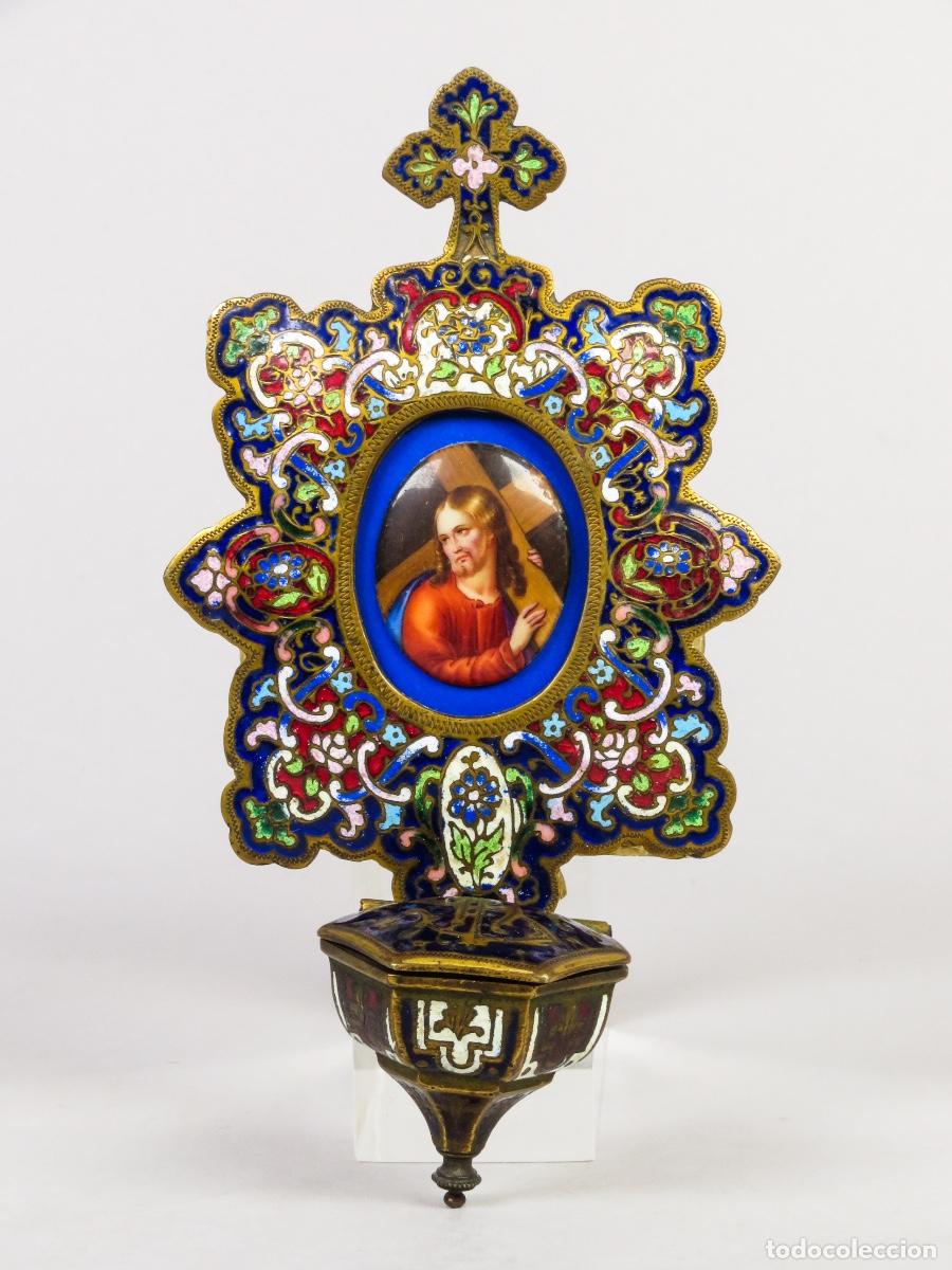 Antig&uuml;edades: Benditera devocional de cristo con la cruz bronce esmalte cloisonne finale siglo XIX Francia