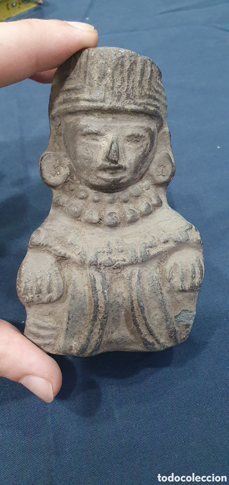 Antig&uuml;edades: Antigua figura tipo prehisp&aacute;nica. En barro o similar. (L135)