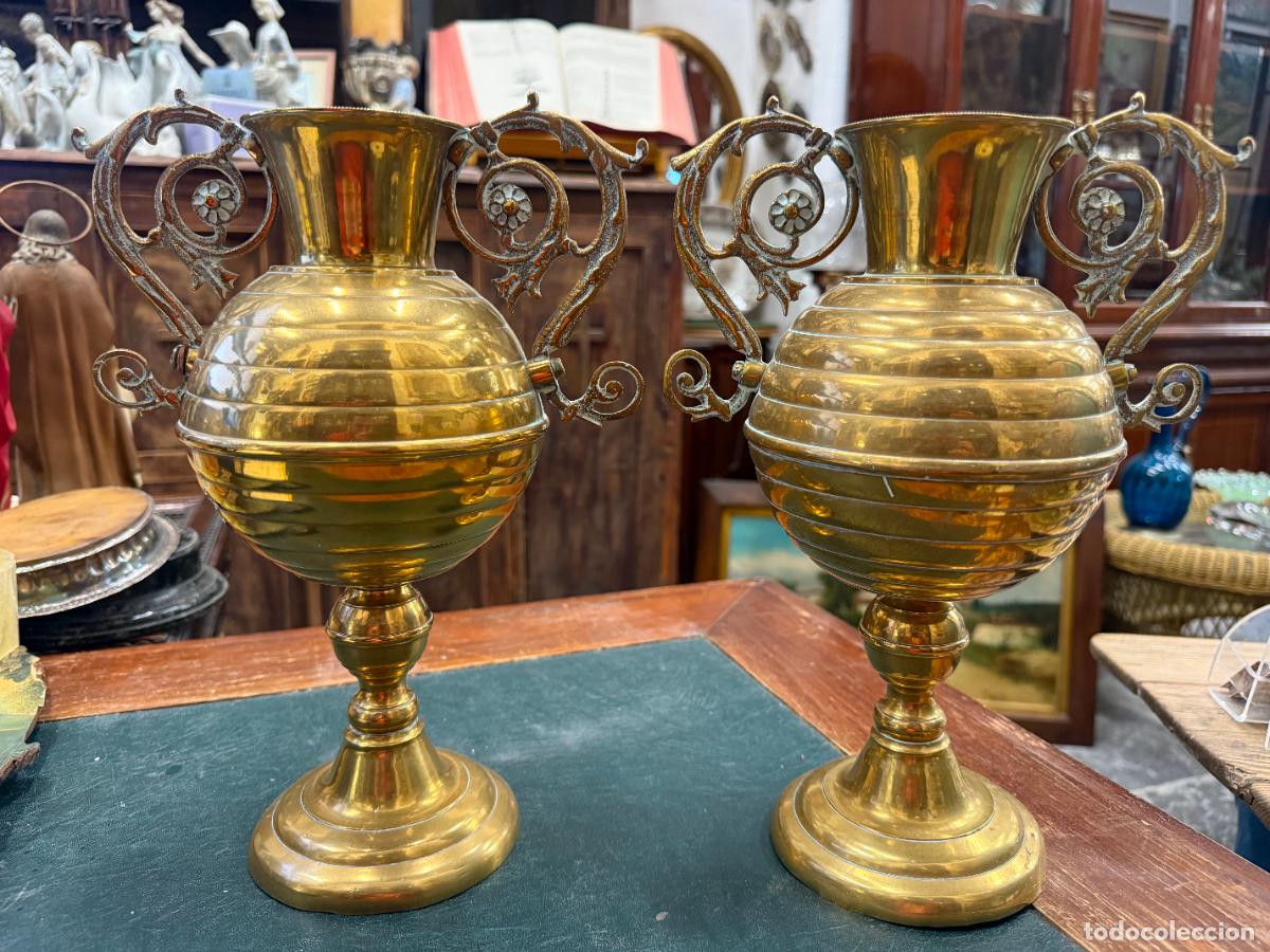 Antig&uuml;edades: ANTIGUA PAREJA DE JARRAS DE BRONCE - MEDIDA 30 CM - IDEAL PARA CAPILLA - RELIGIOSO