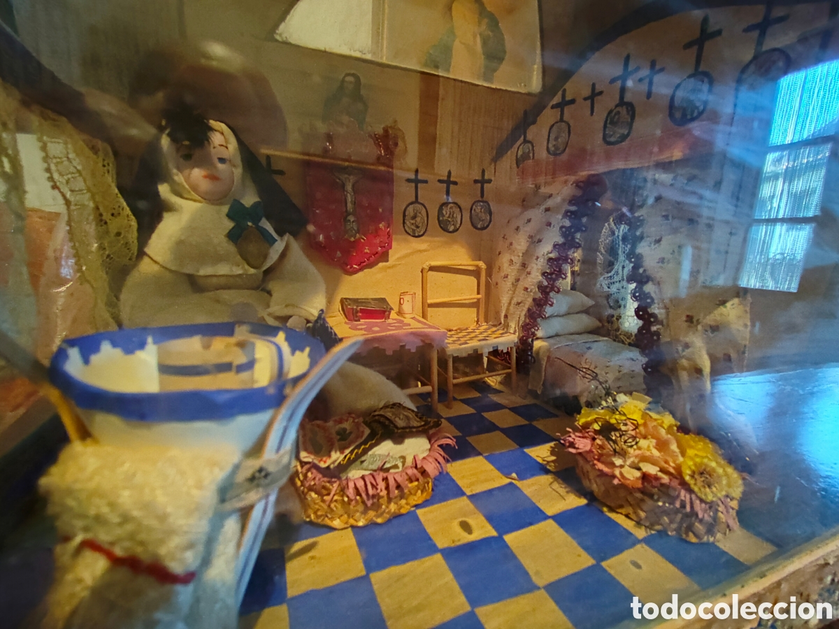 Antig&uuml;edades: Diorama de celda de monja en vitrina(c.1860) - Foto 12