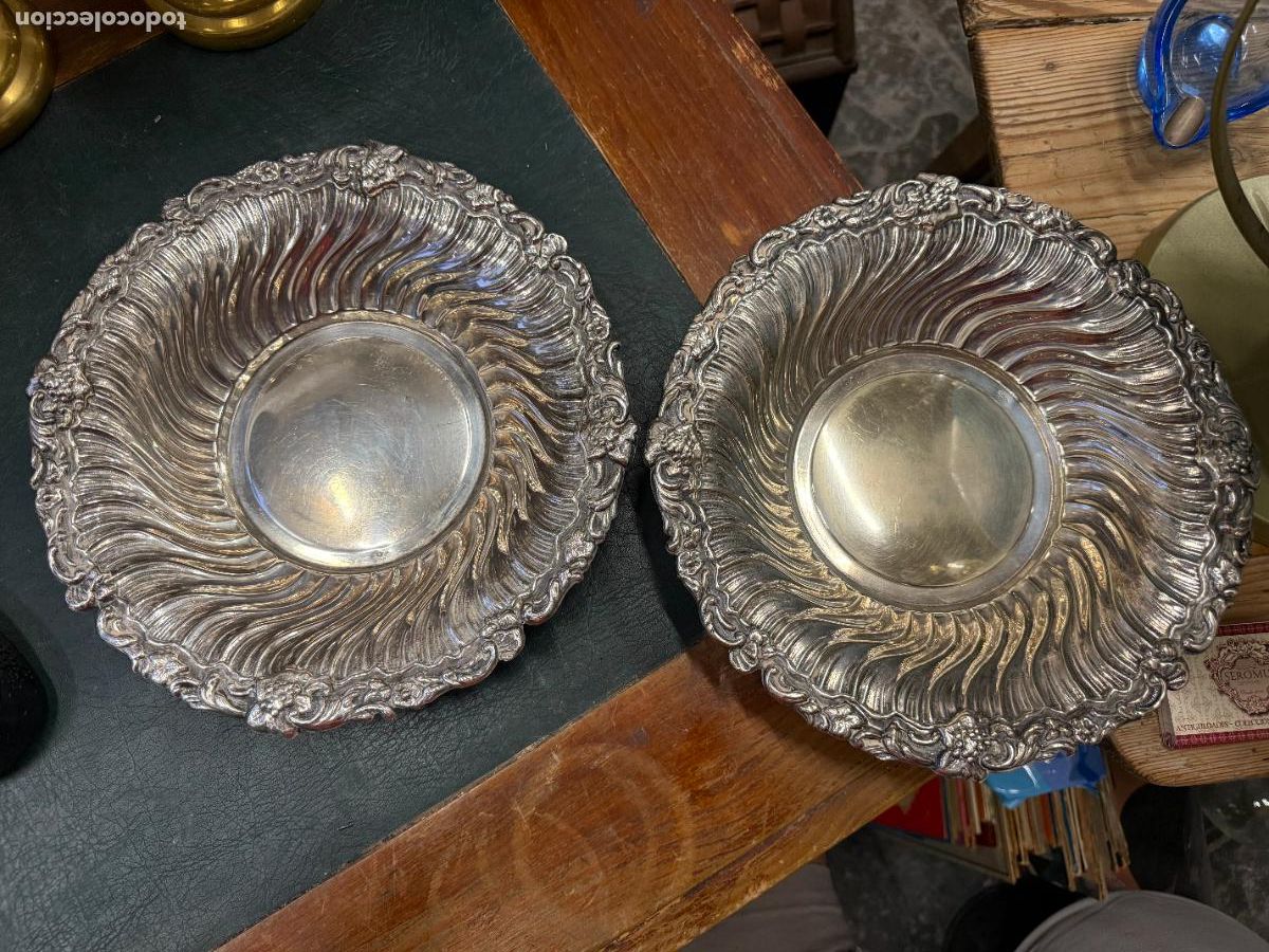 Antig&uuml;edades: PAREJA DE BANDEJAS DE ALPACA CON BA&Ntilde;O DE PLATA IDEAL PARA ACTO RELIGIOSO - MEDIDA 26,5 CM