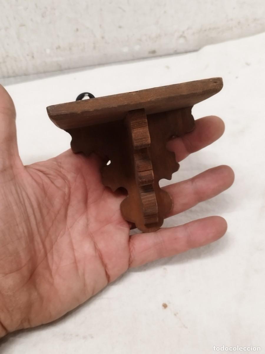 Antiquit&auml;ten: Antigua mensula de madera de principios siglo XX. Peana de pared para colgar.