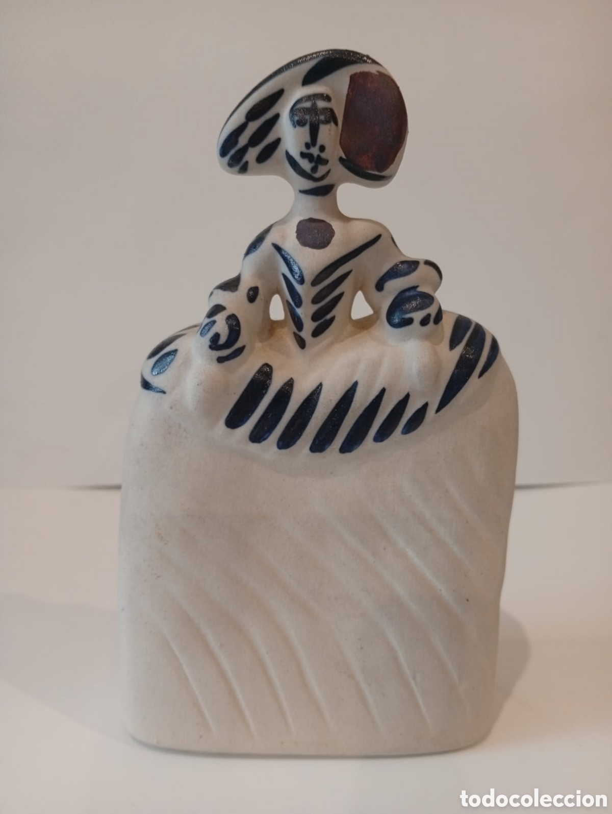 Antig&uuml;edades: Menina, creada por el ceramista gallego Alfonso Otero Regal en su taller de Viveiro, Lugo. [1]