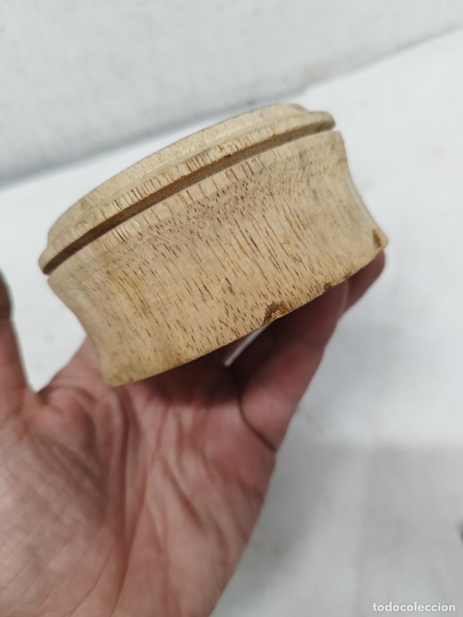 Antig&uuml;edades: Dos antiguas peanas de madera. - Foto 3