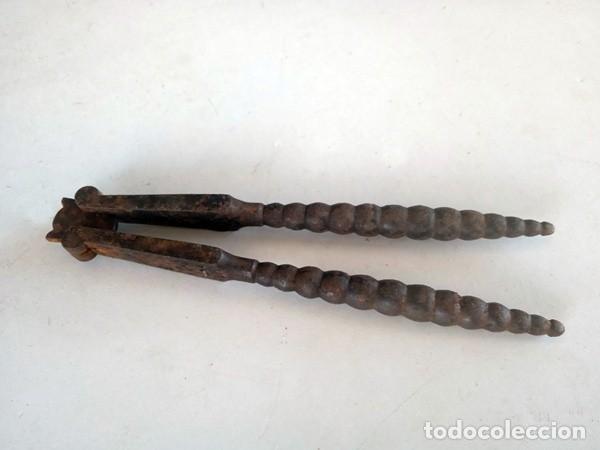 Antiquit&auml;ten: Cascapi&ntilde;ones de hierro antiguo