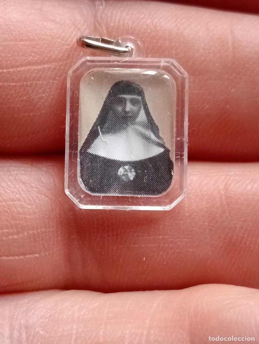 Antig&uuml;edades: MEDALLA RELIQUIA EX INDUMENTIS DE UNA RELIGIOSA SIN IDENTIFICAR MONJA