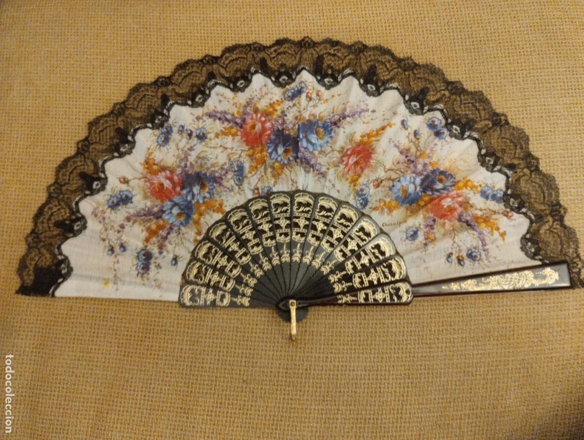 Antig&uuml;edades: Abanico espa&ntilde;ol con motivos florales