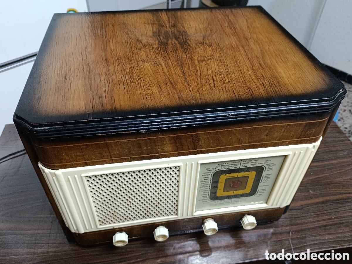 Antig&uuml;edades: Radio gramola Vica modelo 325