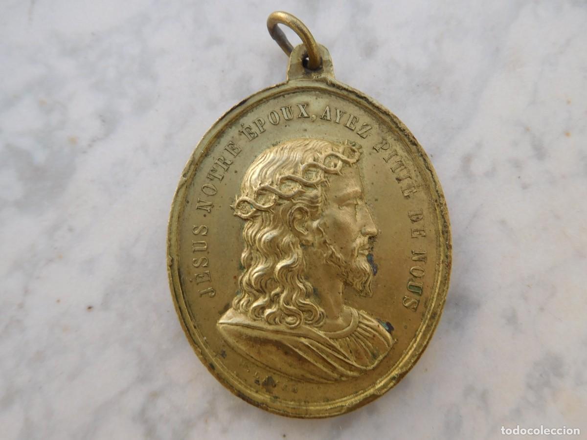 Antiquit&eacute;s: Medalla antigua de lat&oacute;n siglo XIX. Jesucristo y la virgen Maria