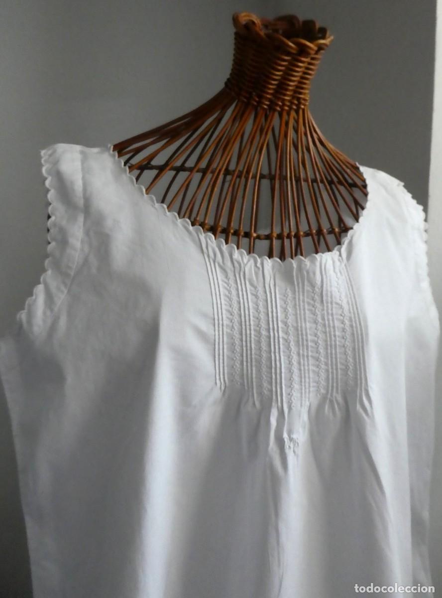 Antig&uuml;edades: ANTIGUA CAMIS&Oacute;N - BORDADO Y TABLILLAS PPIO.S.XX