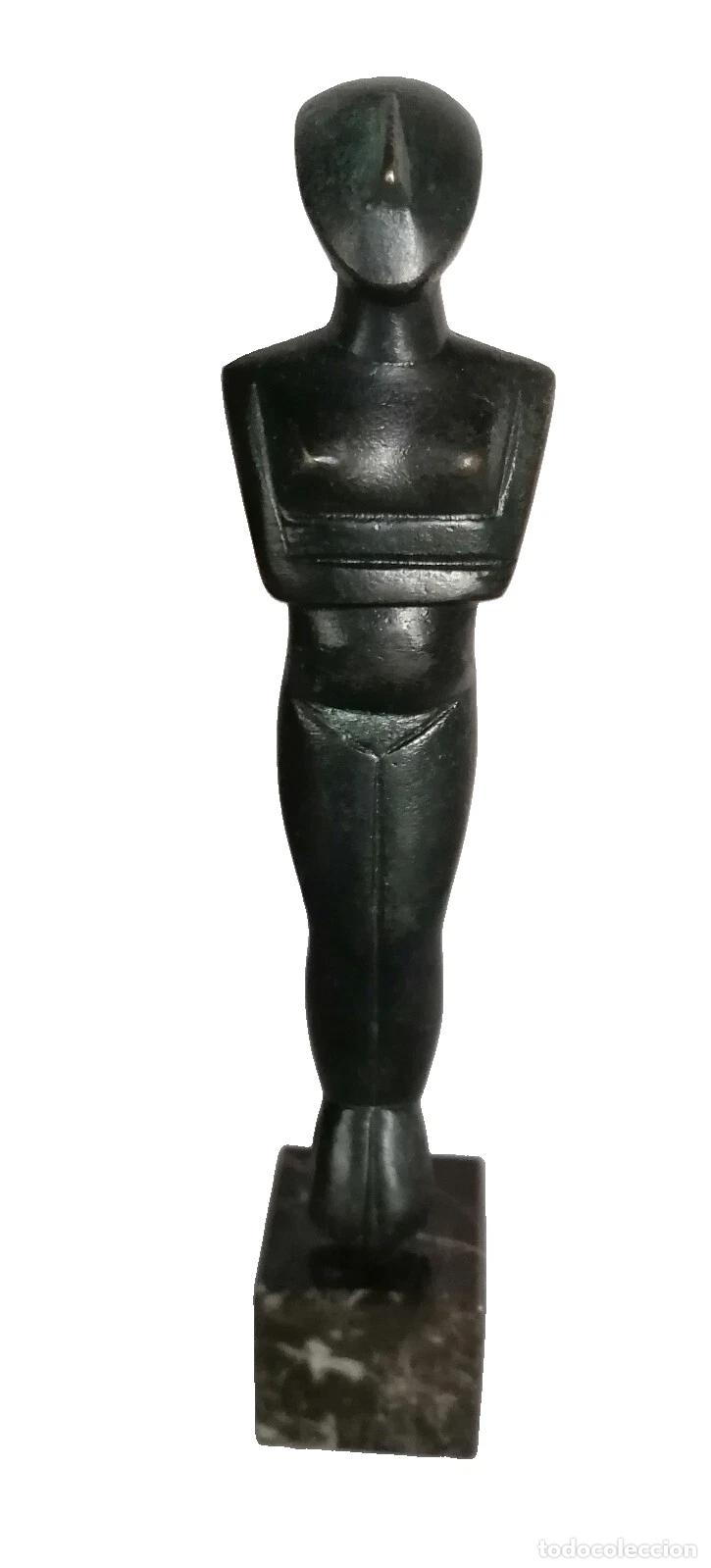 Antig&uuml;edades: STATUE IDOLE CYCLADIQUE IDOLE FEMININE DES CYCLADES EN BRONZE SOCLE MARBRE