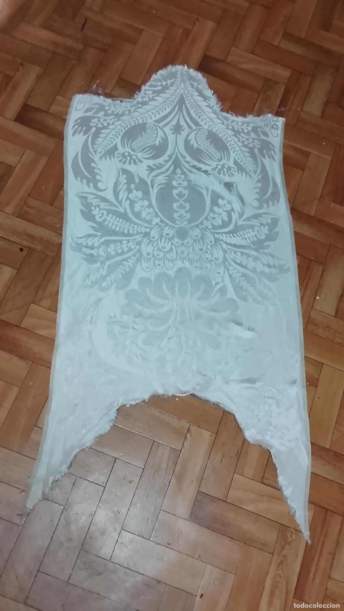 Antig&uuml;edades: PARTE CENTRAL 73 x 55 cm antigua RETAL tela original damasco blanco clasico de granadas seda