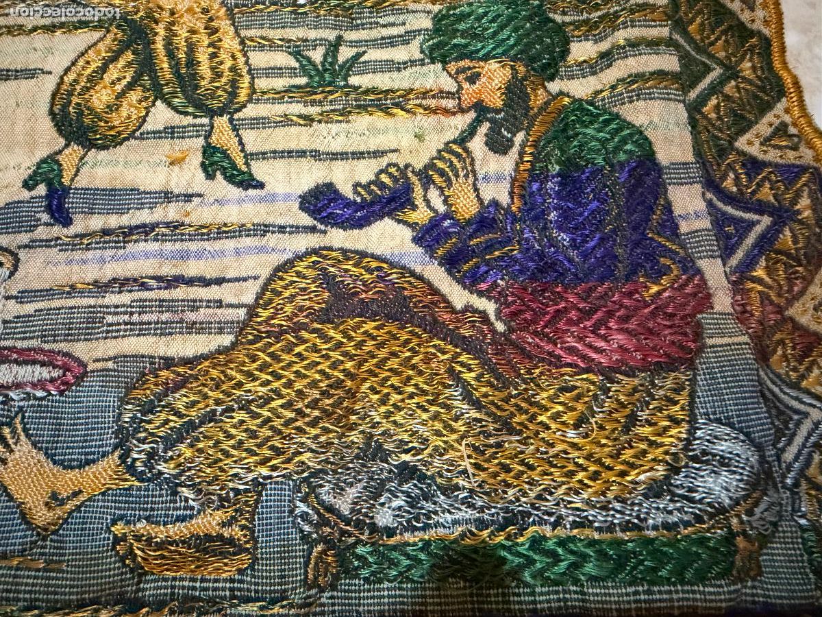 Antig&uuml;edades: Tapete bordado oriental - Foto 2