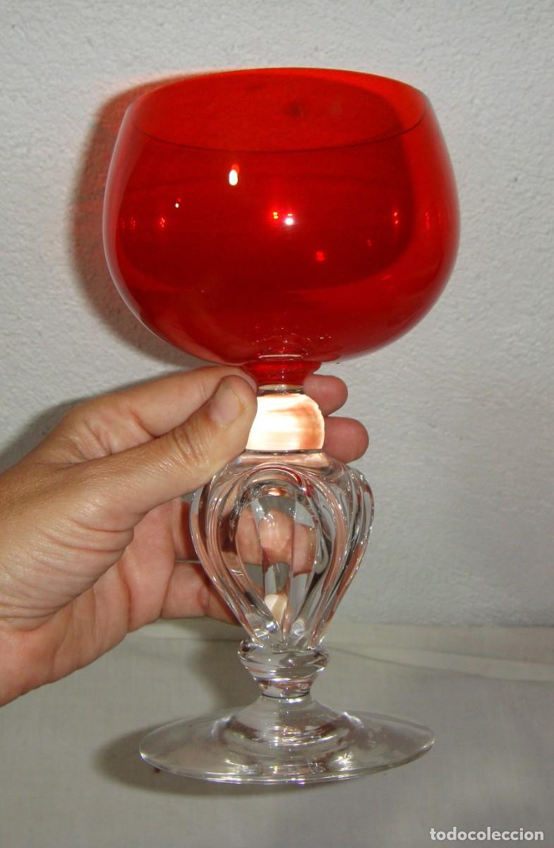 Antig&uuml;edades: Copa de Cristal Rojo Rub&iacute; Pie Transparente Tallado &middot; Estilo Bohemia &middot; ca. 1950&ndash;1970