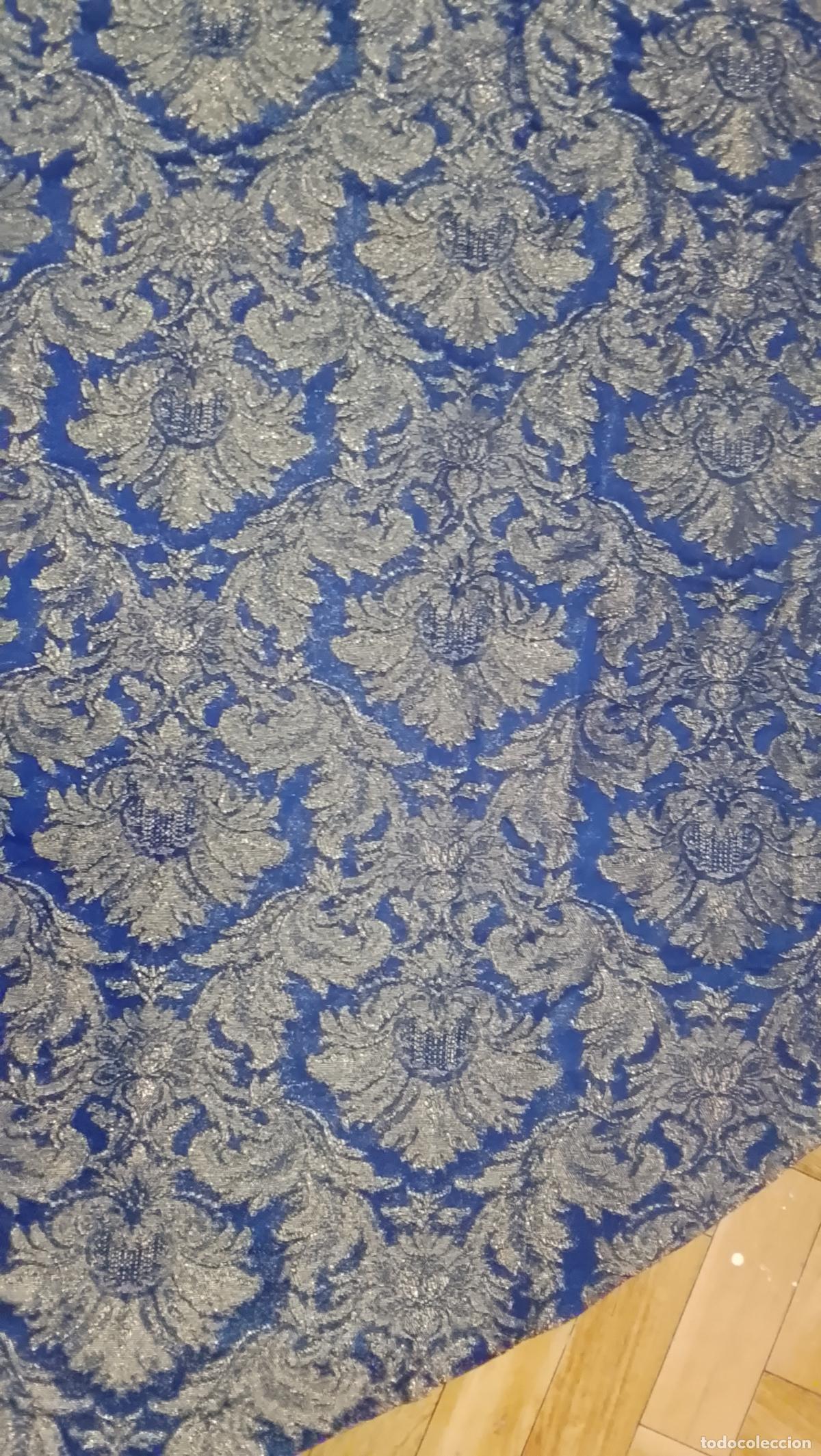 Antig&uuml;edades: 232 X 118 MANTO BROCADO DAMASCOAZUL PARA VIRGEN INMACULADA DE VESTIR SEMANA SANTA