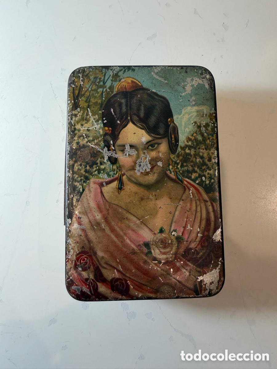 Antig&uuml;edades: Caja de lata vintage con ilustraci&oacute;n de manola