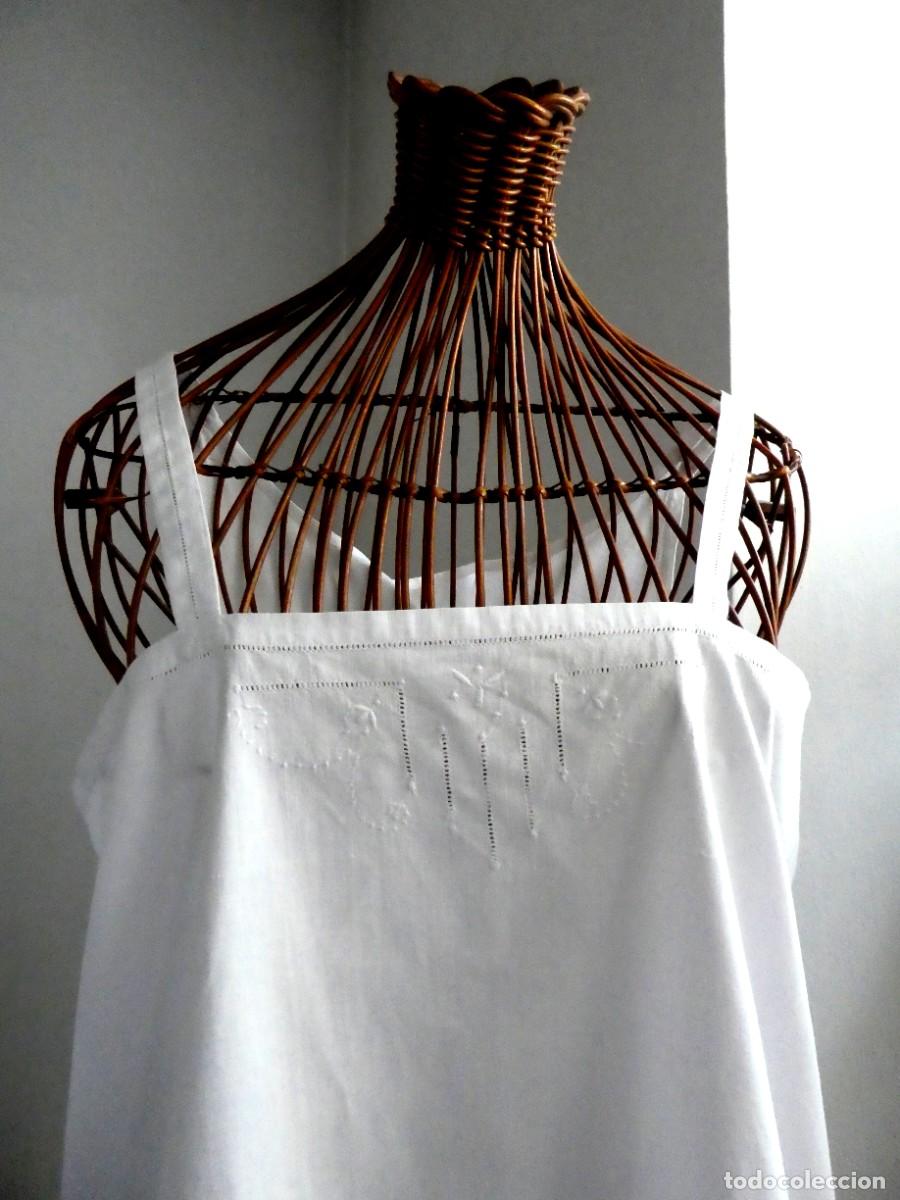 Antig&uuml;edades: ANTIGUA CAMIS&Oacute;N BORDADO PPIO.S.XX
