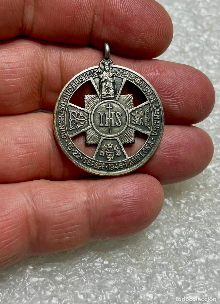 Antiguidades: 4300.Medalla del 15 Congreso Eucar&iacute;stico Coronaci&oacute;n de Sta. Mar&iacute;a la Real (Pamplona 22-9-1946)