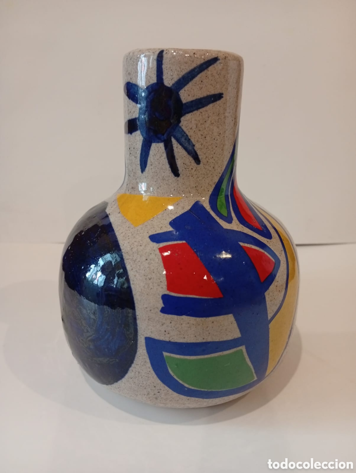 Antig&uuml;edades: jarr&oacute;n de cer&aacute;mica de los a&ntilde;os 80 est&aacute; inspirado en la obra de Joan Mir&oacute; y pertenece a la tradici&oacute;n