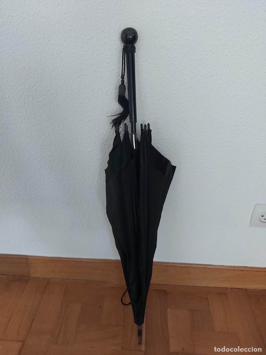 Antig&uuml;edades: Sombrilla negra antigua - Foto 1
