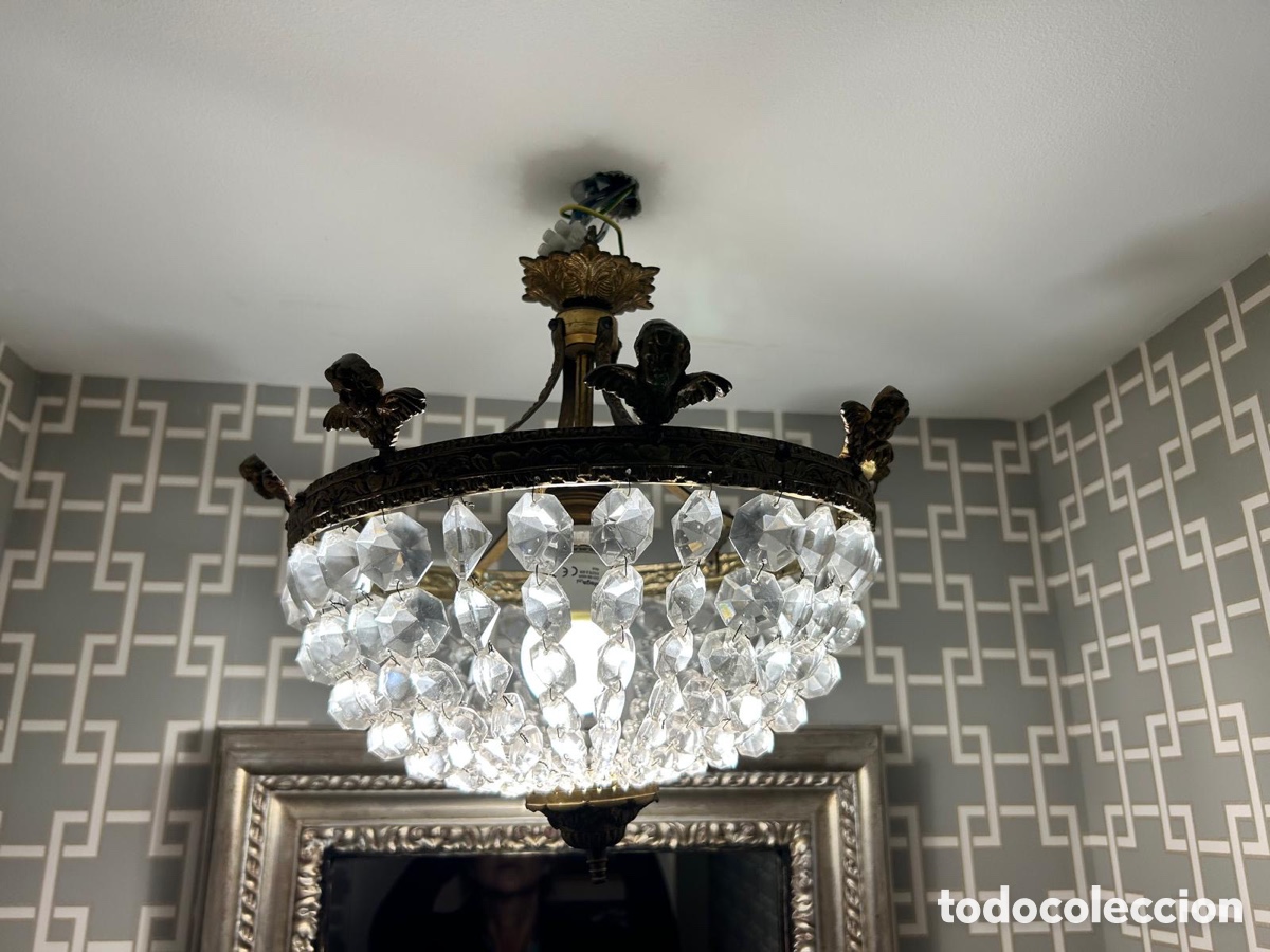 Antig&uuml;edades: Plaf&oacute;n neocl&aacute;sico de bronce y cristal tallado