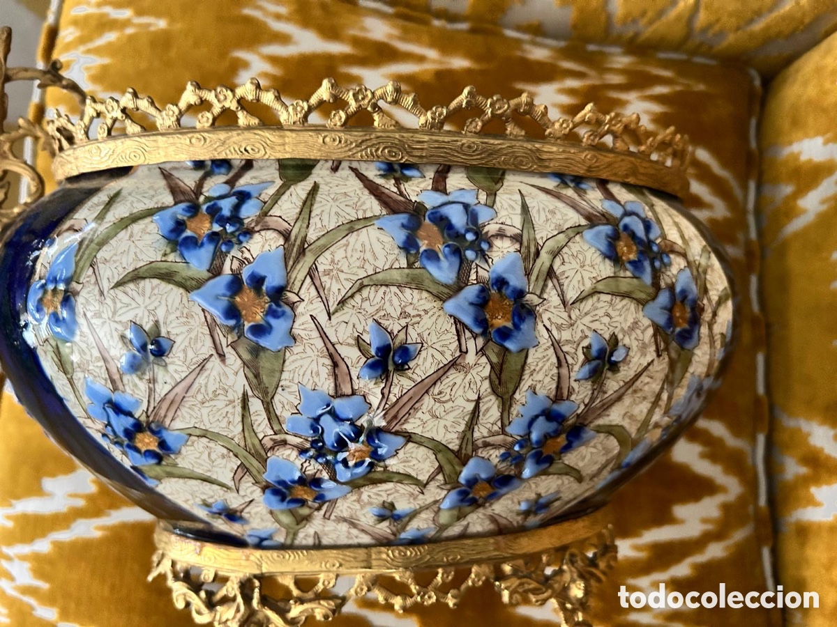 Antig&uuml;edades: jardinera ovalada francesa de estilo S&egrave;vres del siglo XIX, con montura de bronce dorado,
